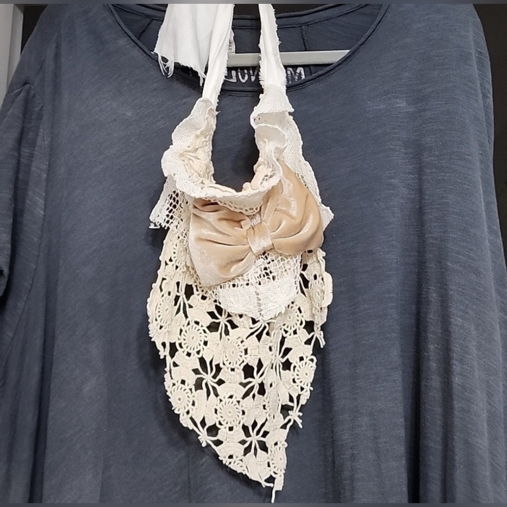 JABOT🩷 MOSSIE ANNA ARTISAN DESIGN NWT - Picture 8 of 11